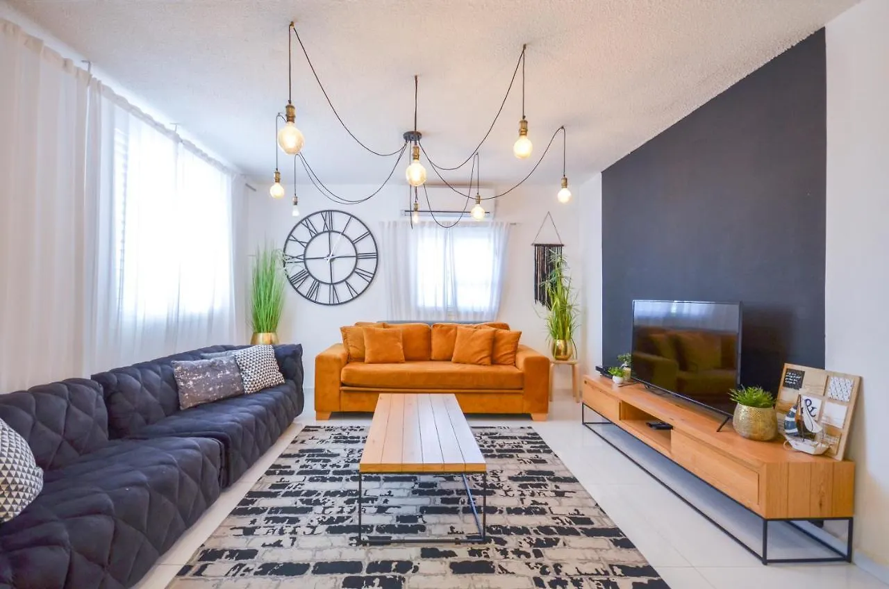 Yalarent Sunny 3Br Apt contacts